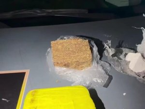 Casal é preso transportando maconha e cocaína dentro de carro em Maceió