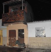 Prédio pega fogo e assusta moradores no bairro Caititus
