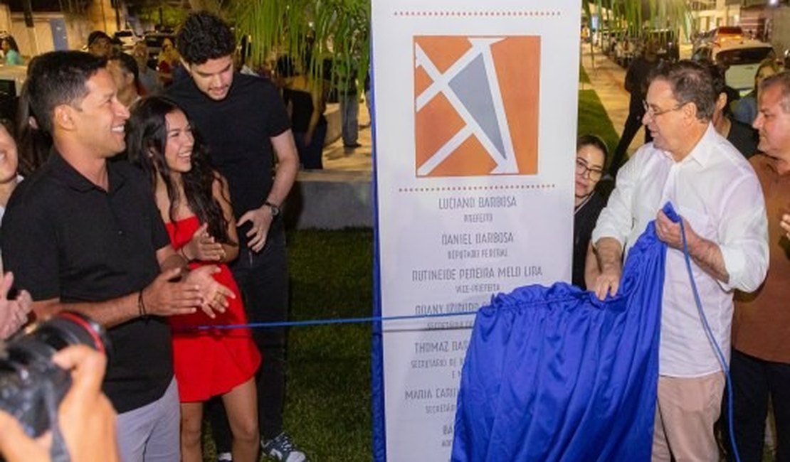 Rodrigo Cunha participa da inauguração da Praça Juvenal Cunha, em Arapiraca