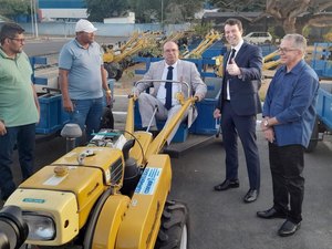 Luciano Barbosa inicia novo mandato com inauguração de creche e entrega de 38 máquinas agrícolas em Arapiraca