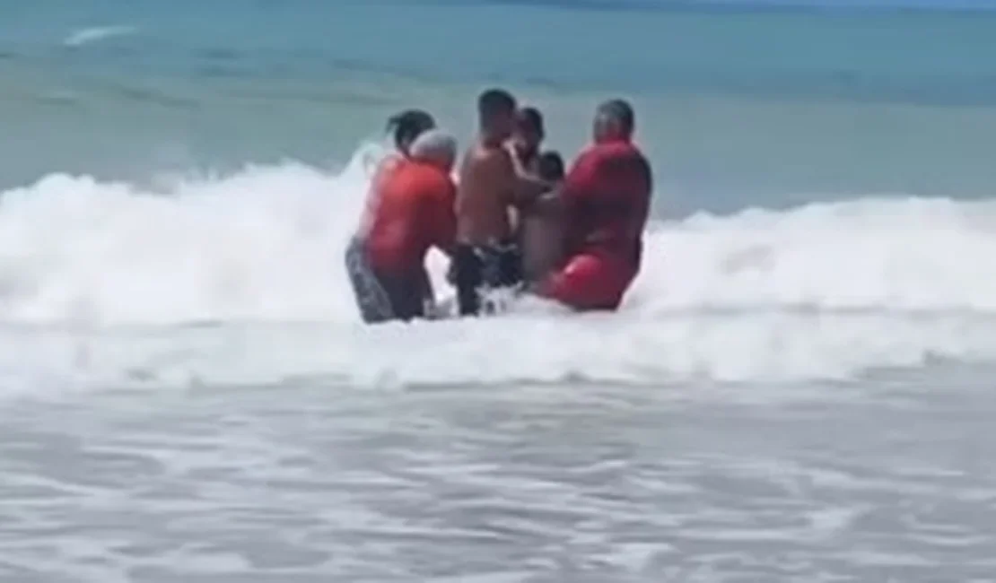 Pai morre após salvar filho que estava se afogando na praia da Lagoa do Pau, em Coruripe