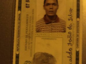 Dois criminosos matam jovem a tiros em Água Preta