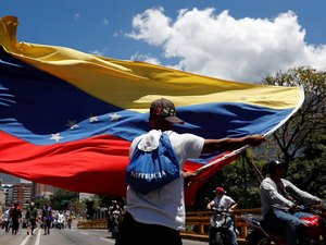 Países que apoiam Guaidó apostam nas sanções dos Estados Unidos
