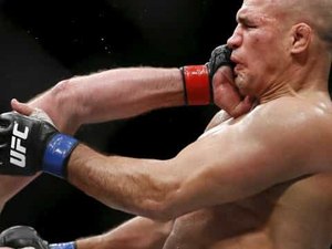 Cigano é nocauteado por Ngannou em 1min11s no UFC Minneapolis