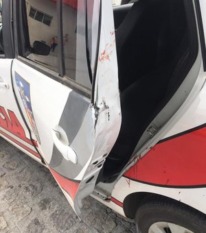 PM tem dedo esmagado por micro-ônibus em Marechal Deodoro