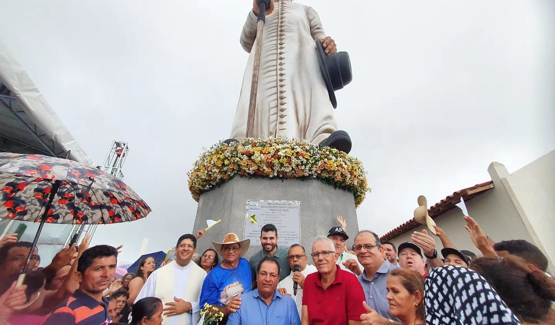 Monumento em homenagem a Padre Cícero é inaugurado em Porto Real do Colégio