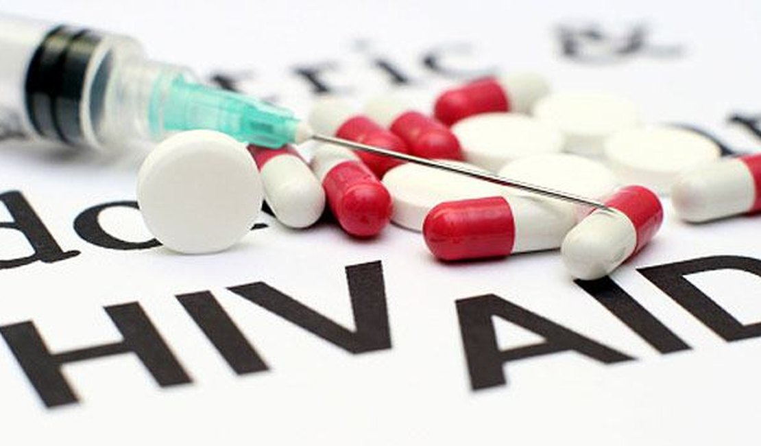 Justiça bloqueia mais de R$ 430 mil do Estado para garantir medicamentos com HIV/AIDS