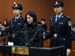 Babá condenada por matar mulher e filhos é executada