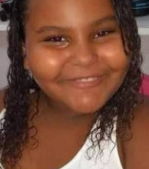 Primeira criança morta por bala perdida em 2020 no Rio é enterrada