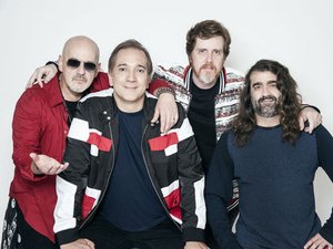 Descoberto por Herbert Vianna, Biquíni Cavadão homenageia cantor