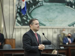 Renan Filho já está em Brasília para tratar sobre compra de vacinas contra a Covid-19