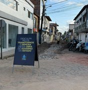 Prefeitura de Maragogi espalha placas para amenizar transtornos de obras