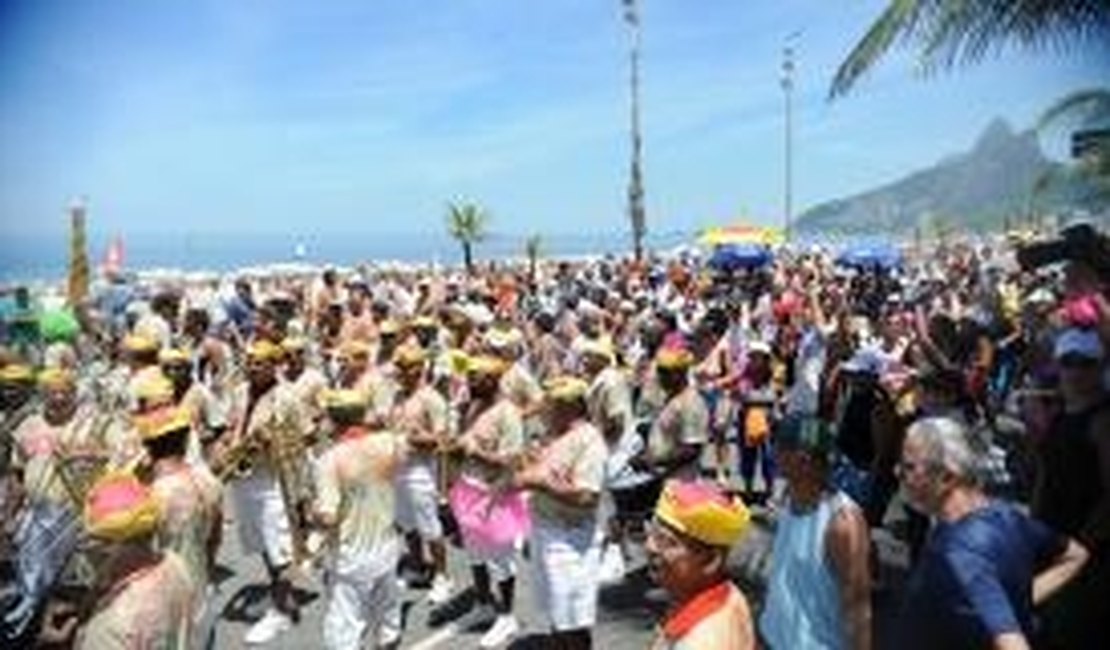Mais de 20 blocos de carnaval desfilam hoje nas ruas do Rio