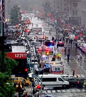 Helicóptero atinge prédio em Nova York e deixa 1 morto
