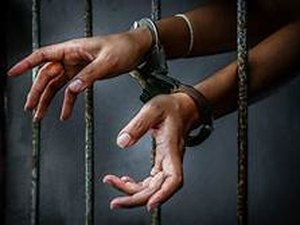 Suspeito de oferecer lanches em troca de sexo com menores é preso 