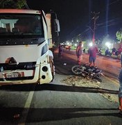 Motociclista fica ferido após colisão com caminhão na AL-101 Norte