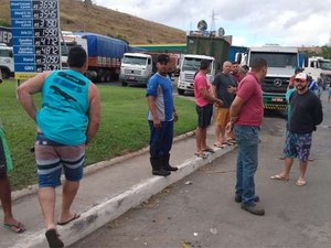 Caminhoneiros fazem paralisação em MG contra valor do frete mínimo