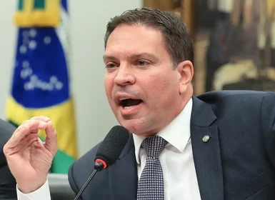 Moraes pede aos Estados Unidos extradição de Ramagem