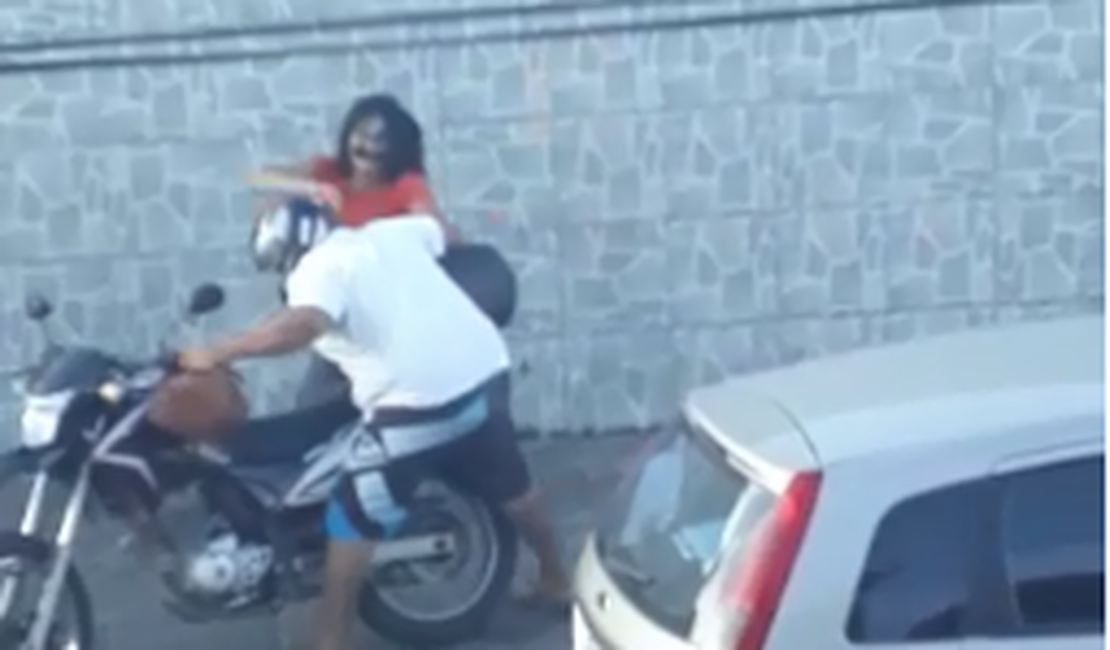 [Vídeo] Mulher reage a assalto e é atropelada na parte alta de Maceió