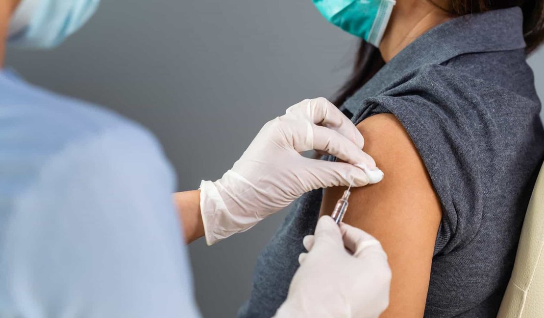 Passo de Camaragibe começa vacinar pessoas de 40 anos