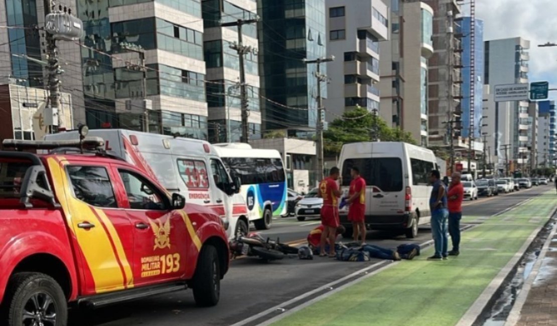 Acidente entre moto e van deixa homem ferido na Av. Doutor Antônio Gouveia