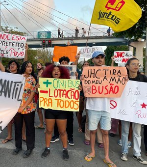 [Vídeo] Estudantes da Ufal realizam mais um protesto devido à falta de ônibus