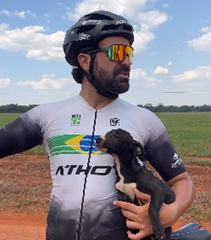 Ciclista resgata cãozinho com sede em estrada de Goiás e viraliza
