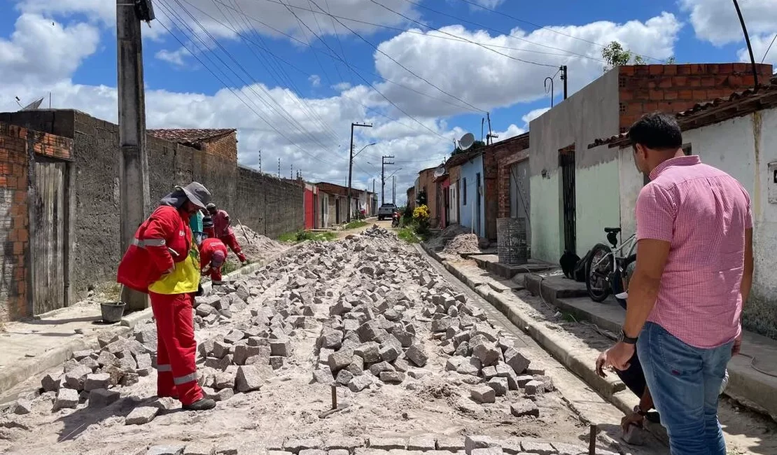 Prefeitura de Penedo amplia investimento em pavimentação de ruas