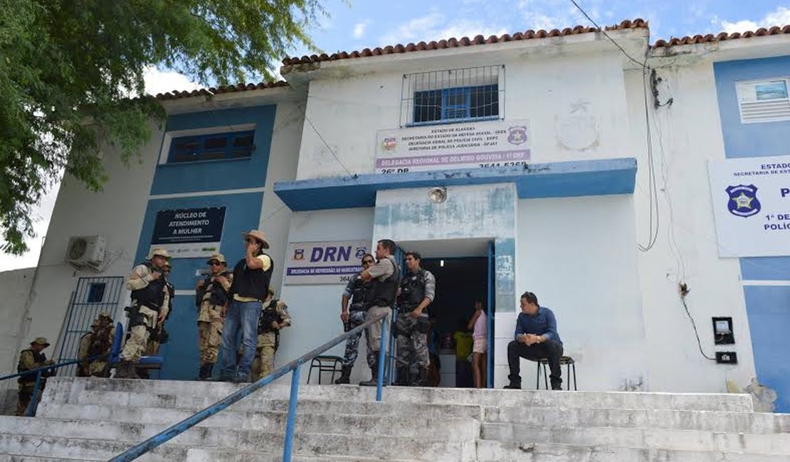 Criminosos fazem moradores reféns em Delmiro Gouveia