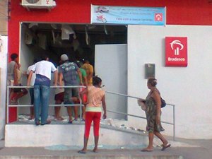 Quadrilha rouba banco e foge utilizando carro de funcionário no sertão alagoano