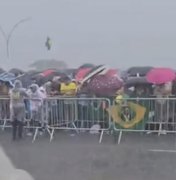 Veja momento em que raio cai durante ato de Nikolas Ferreira em Brasília