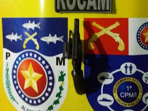 Jovem é preso com arma de fogo em povoado de Campo Alegre