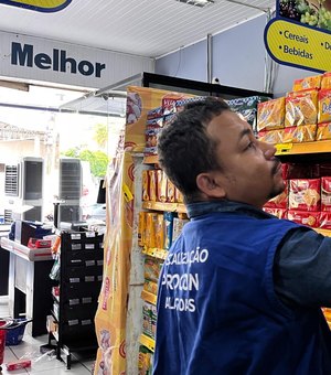 Procon autua mercados em Tanque D’Arca por venda ilegal de produtos vencidos