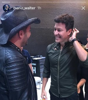 Cantor alagoano Mano Walter grava participação no programa 'Hora do Faro'