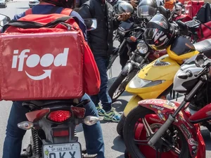 iFood e Mottu fecham parceria para facilitar aluguel de motos a entregadores de delivery