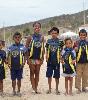 Legião da Boa Vontade apoia alunos do Sertão e de Maceió com kits pedagógicos