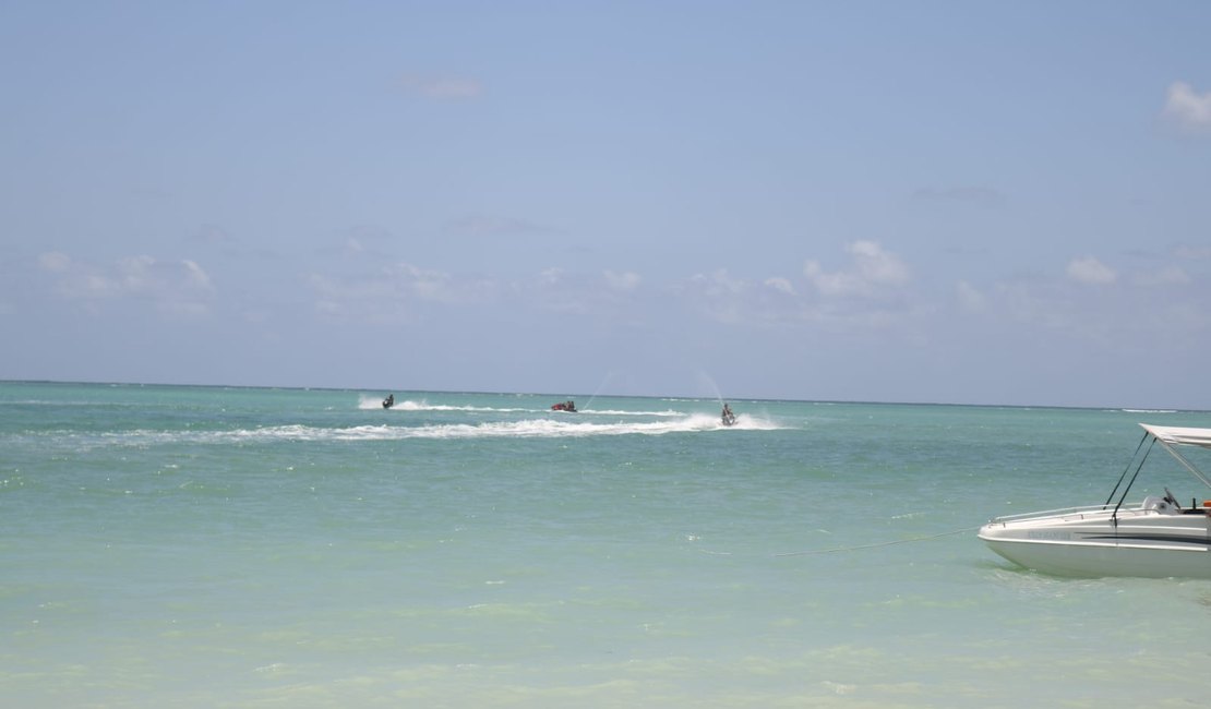 Colisão entre dois jet skis deixa duas vítimas em Maragogi