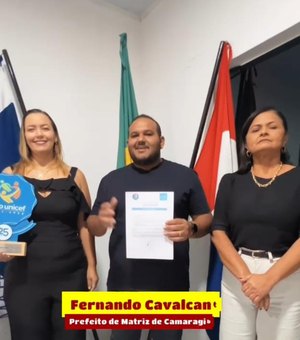 Prefeito faz adesão de Matriz de Camaragibe ao Selo Unicef