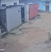 Câmera de segurança flagra homem invadindo casas no bairro Clima Bom