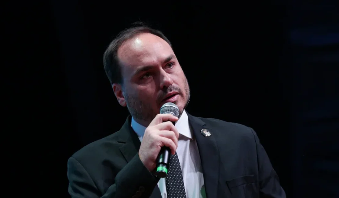 Carlos Bolsonaro fala em “oportunistas” após briga com Nikolas Ferreira