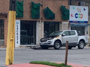 Picape pega fogo em avenida no município de São Luís do Quitunde