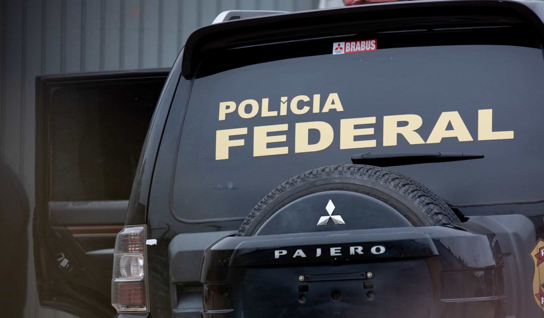 Polícia Federal investiga grupo que fraudava documentos para obtenção de registros de arma de fogo em Alagoas