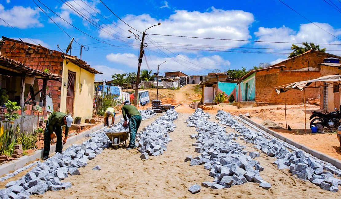 Arapiraca em desenvolvimento: bairro Mangabeiras recebe pavimentação e novas moradias