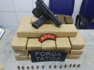 Jovem é preso com 10kg de maconha dentro de residência em Maceió