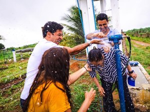 JHC visita poço artesiano em Arapiraca e destaca ações que levam dignidade à população rural