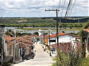 Homem embriagado é preso após agredir a esposa na própria residência em Penedo