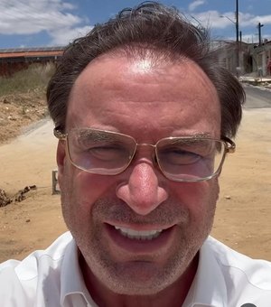 Luciano Barbosa visita obras de drenagem no bairro Zélia Barbosa, em Arapiraca