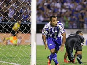Edinho marca, CSA vence o Tombense no Rei Pelé e festeja acesso à série B