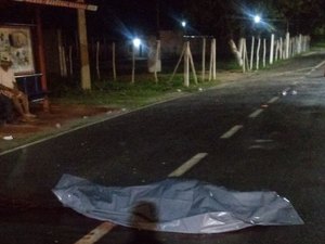 Homem morre após ser atropelado por caminhão na AL-215, em Marechal