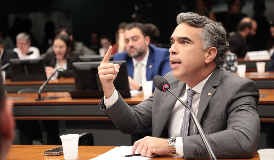 Deputado Rafael Brito interroga Mauro Cid, ex-ajudante de ordens de Bolsonaro